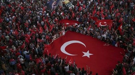 Türkiyədə lirə ucuzlaşır, mitinqlər başladı