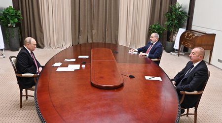 В Сочи началась встреча лидеров Азербайджана, России и Армении