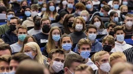 Over 500 people die with COVID in Germany for first time since February
