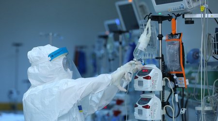 Omicron strain - highly contagious virus, expert says