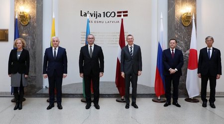 Latvian FM meets Azerbaijani envoy