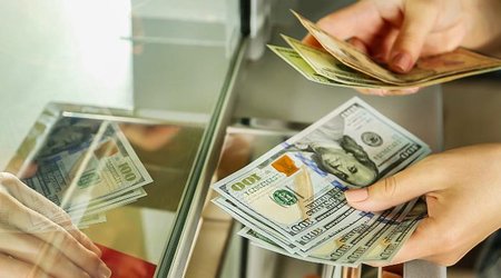 Banklar dolların alış qiymətini qaldırıb? - Ekspertlərin RƏYİ