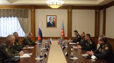 Министр обороны Азербайджана принял нового командующего российскими миротворцами