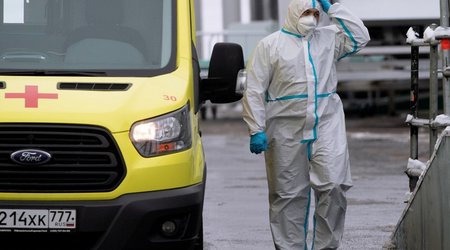 Russia reports 698 new COVID-19 deaths