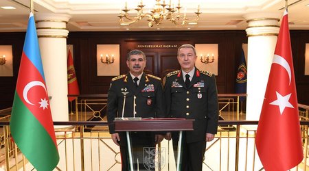 Министр обороны Азербайджана находится с визитом в Турции