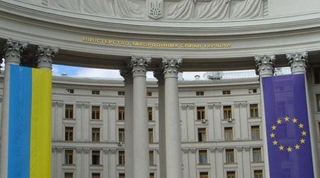 Киев заявил, что расценит признание Москвой ДНР и ЛНР как выход РФ из Минских соглашений