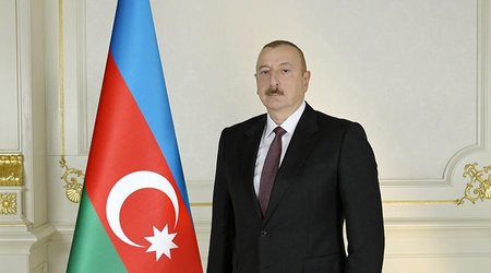 İlham Əliyev Moskvada naməlum əsgərin məzarını ziyarət etdi