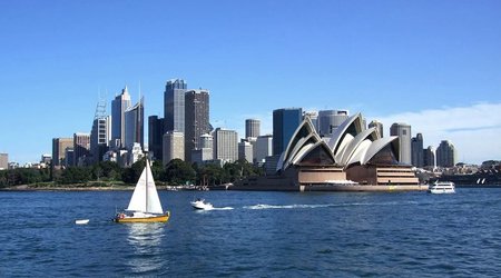Australia imposes more sanctions on Russia