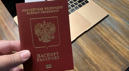 Vətəndaş özünə aid Rusiya Federasiyasının pasportunu yandırdı