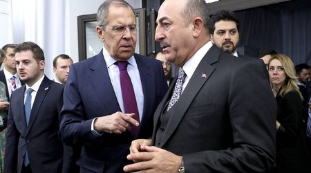 Главы МИД РФ и Турции провели телефонные переговоры