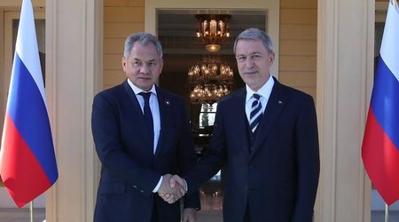 Rusiya və Türkiyənin müdafiə nazirləri Ukraynadakı vəziyyəti müzakirə ediblər