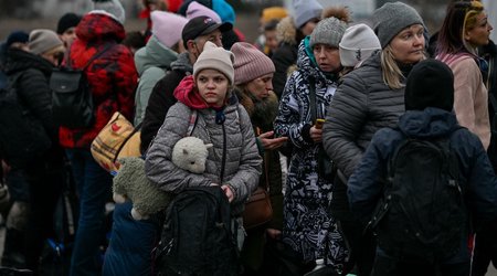 France expects up to 100,000 Ukrainian refugees on its territory
