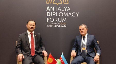 Ceyhun Bayramov qırğızıstanlı həmkarı ilə görüşüb