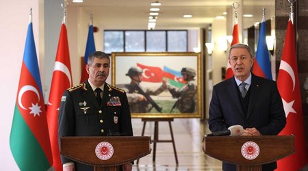 Azərbaycan və Türkiyə müdafiə nazirləri arasında telefon danışığı olub