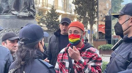 Bakıda göy qurşağı rəngində maska taxmaq qadağandır? 