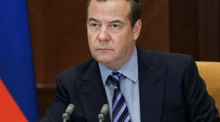 Медведев: Россия будет и дальше бороться за тот миропорядок, который ее устраивает