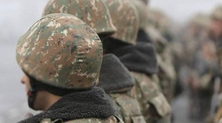Qeyri-qanuni erməni silahlı dəstələri mülki şəxslərə zorla silah və hərbi forma paylayır