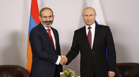 Путин обсудил с Пашиняном поддержание стабильности в Карабахе