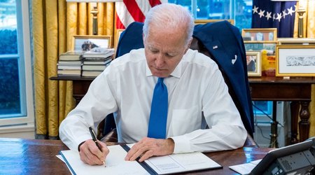 Байден подписал инициативы об ужесточении норм в торговле с Россией