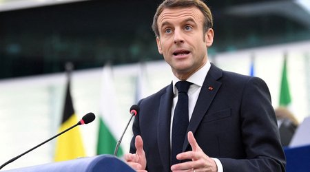 Макрон одержал победу в первом туре президентских выборов во Франции