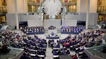Germany agrees to supply heavy weapons to Ukraine