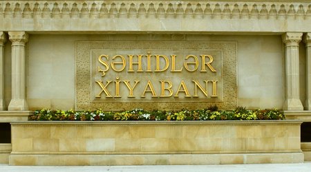 Albaniyanın Baş naziri Şəhidlər Xiyabanında