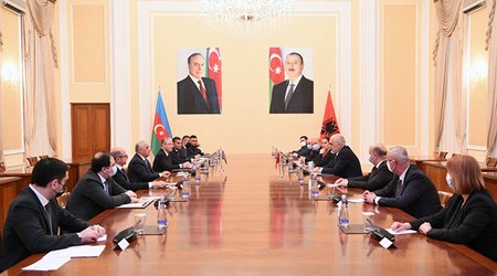 Əli Əsədov Edi Rama ilə görüşdü