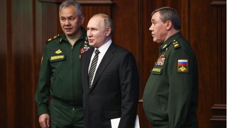 Собеседники Блумберга рассказали, как Путин принимал решение о вторжении в Украину