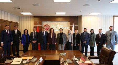 Bahar Muradova Ankarada Türkiyənin ailə və sosial xidmətlər naziri ilə görüşüb