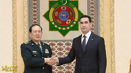 Президент Туркменистана принял министра обороны Китая