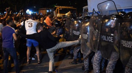 Armenian opposition calls for strike and extension of boycott of classes