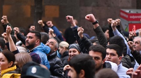 Pashinyan's opponents again block streets in Yerevan
