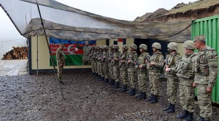 Глава Генштаба ВС Азербайджана посетил воинские части на границе с Арменией