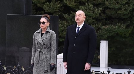 Prezidentlə xanımı Heydər Əliyevin məzarını ziyarət etdi