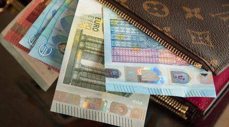 Manatın qarşısında avro ucuzlaşdı, rubl bahalaşdı - MƏZƏNNƏ