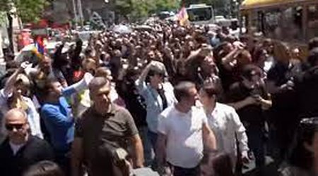 Yerevanda müxalifət metronun işini iflic edib, 200-dən çox adam saxlanılıb