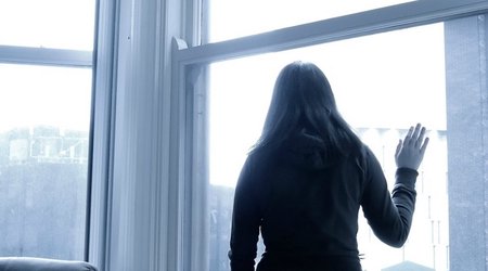 В Баку ребенок упал с 7-го этажа здания, мать бросилась за ним