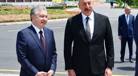 İlham Əliyev və Şavkat Mirziyoyev Heydər Əliyev Meydanının açılışında - FOTOLAR