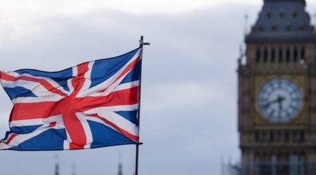Britaniyada 50 məmur istefa verib
