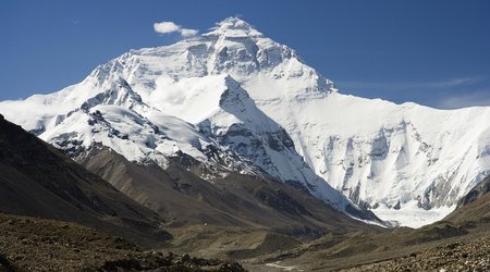 Hundreds trapped in snow in Andes