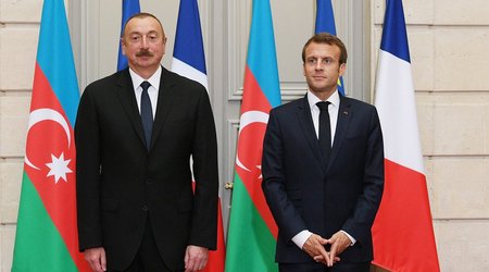 Президент Ильхам Алиев поздравил Макрона