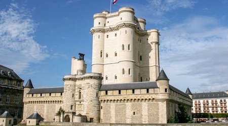 France bans Russian citizens from visiting historical castle