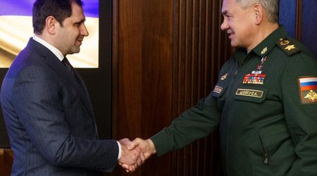 Шойгу и Папикян обсудили миротворцев в Карабахе