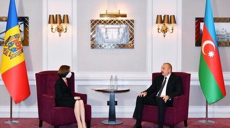 Prezident moldovalı həmkarını təbrik etdi