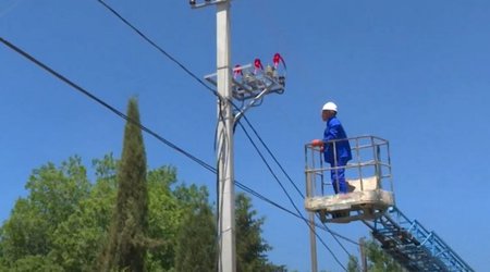 "Азеришыг" восстанавливает электросети сел Агджабеди