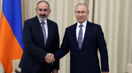 Путин и Пашинян обсудили трехсторонние договоренности по Карабаху