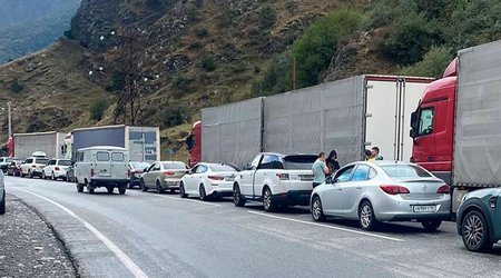 Number of cars waiting to cross Russia-Georgia border grows