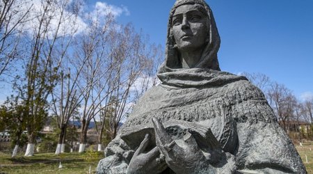 В Агдаме открыт памятник Хуршидбану Натаван