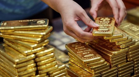 Gold price drops to $1,675 per troy ounce