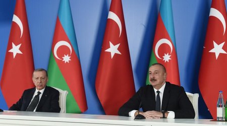 Президенты Азербайджана и Турции выступают с заявлением для прессы в Джебраиле